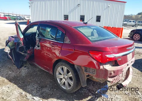 2013 Chrysler 200 Lx z USA, uszkodzony, nr VIN 1C3CCBAB1DN670606